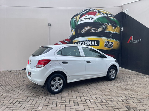 Chevrolet Onix Hatch 1.0 4P FLEX LS