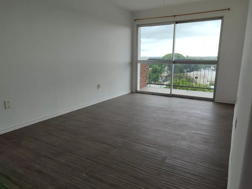 Alquiler Apartamento De 2 Dormitorios Con Balcón En Sayago!!