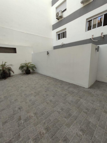 Imagen 4 de 14 de Alquiler Apartamento 2 Dormitorios Con Patio Y Balcon. Centro