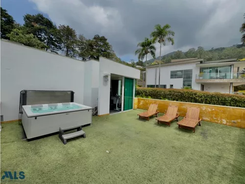 Hermosa Casa Con Energía Solar En Una Ubicación ...(mls#253904)
