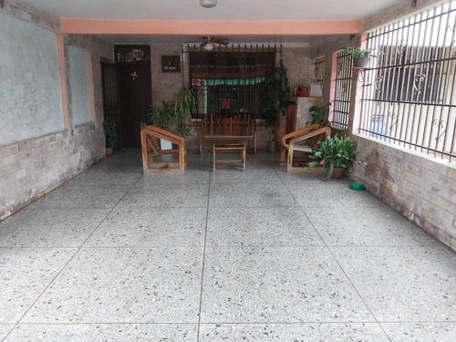 Se Vende Casa En La Urb. La Isabelica Jcossi