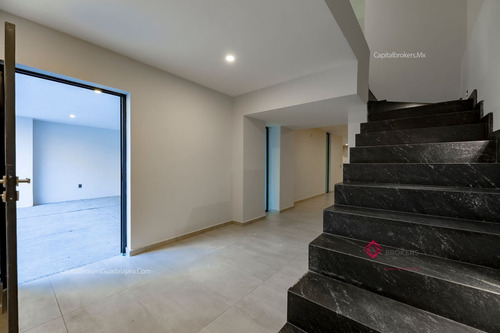 Casa Nueva De Lujo Con Sótano En Venta Villa Verona