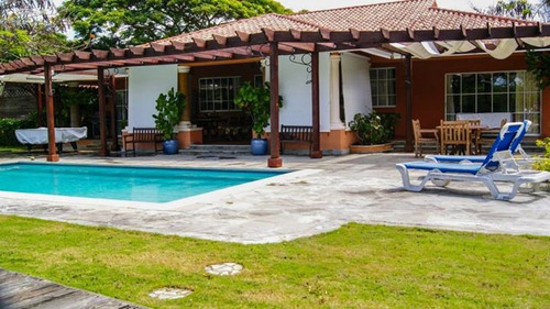 Villa Amueblada En Alquiler En Guavaberry, Juan Dolio, San Pedro De Macoris.