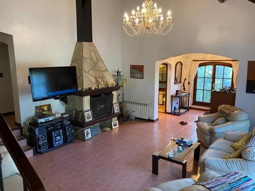 Casa En Venta - 2 Dormitorios 3 Baños - Cochera - 2.400mts2 - Sierra De Los Padres