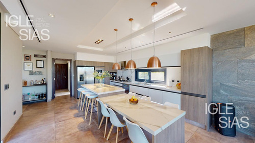 Casa En Venta Al Río 3 Dormitorios En El Yacht, Nordelta