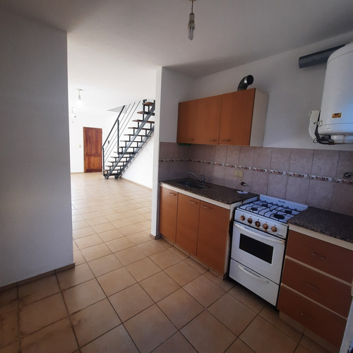 Imagen 8 de 15 de Duplex 2 Dormitorios Con Cochera, Pileta Y Quincho