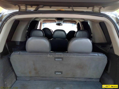 Ford Explorer .