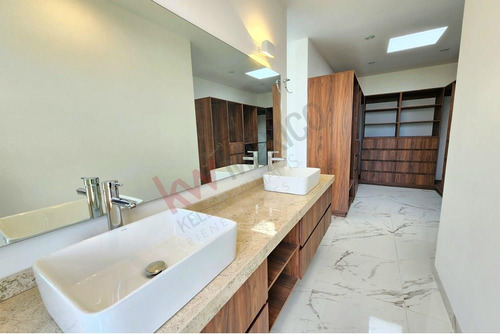 Casa En Venta En Balvanera Con Recamara En Planta Baja Y Estudio