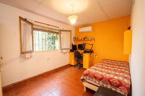 Venta Casa 2 Dorm Con Amplio Jardín En Santo Tomé
