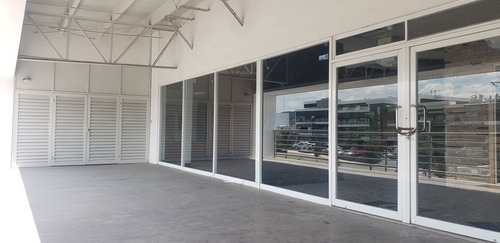 Local Comercial En Renta Sobre Ave. La Cantera.