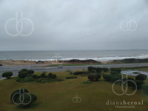 Apartamento En Primera Linea De Playa Brava Totalmente Reciclado - Ref: 54415