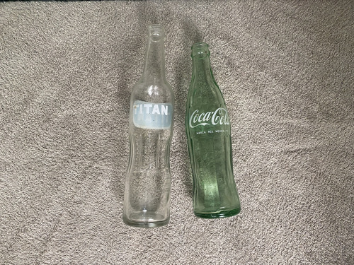 Par De Botellas Antiguas Coca-cola Y Titán (Usado)