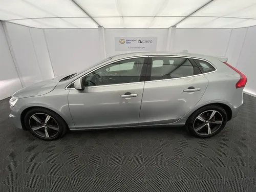 Volvo V40 2.0 T4 Drive-E R-DESIGN AT