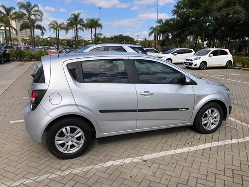 Imagem 3 de 12 de Chevrolet Sonic 2014 1.6 16v Lt 5p
