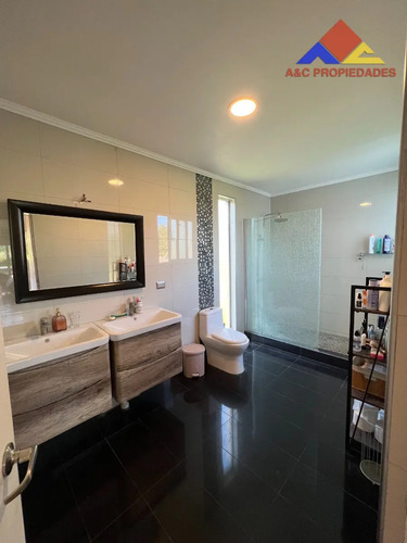 Oportunidad Moderna Casa En Parcela Con Agua Propia. 