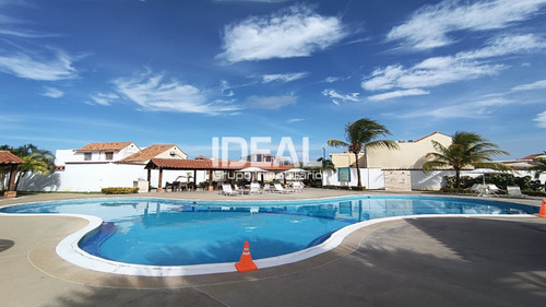 Ideal Vende Town House De 75 M² De Construccion Y De Terreno 166 M² En Conjunto Privado Paycla Tucacas