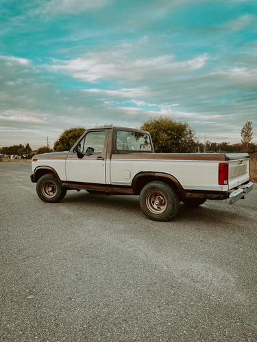 Ford F-100 3.6 Std