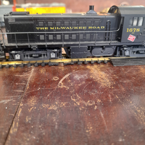 Locomotiva Ho Alco Rs-1 Milwaukee 1678 Atlas 7 Polegadas /24