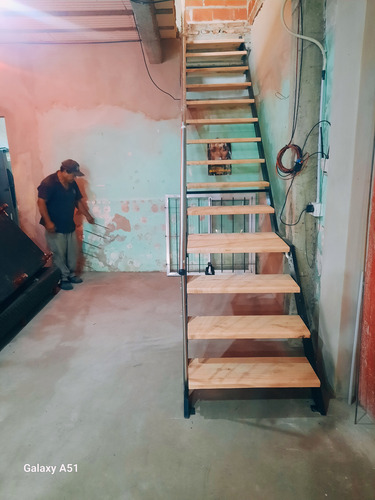 Escalera Rectas Con Inoxidable A Medidas Negro