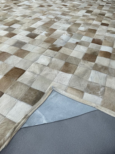 Tapete De Couro De Boi Bege Malhado 2,20x2,70 7x7 Com Borda 2.7 M 2.2 M Quadriculado Bege Malhado