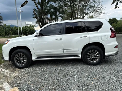 Lexus GX Árabe