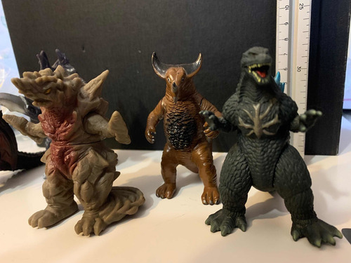 Kaijus Godzilla Ultraman / Precio Por Pieza (Usado)