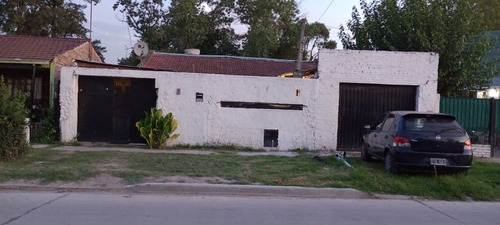 Casa En Venta En Burzaco