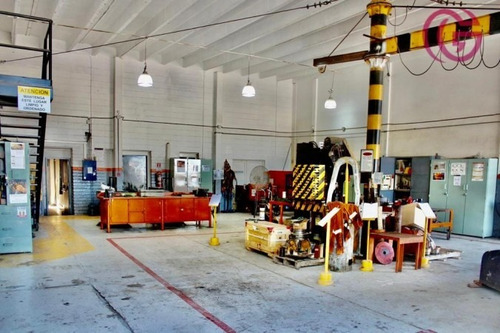 Greenwood Vende Base De Operaciones, Edificaciones Y Gran Terreno En Carril Rodriguez Peña.