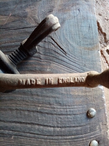 Imagen 2 de 7 de Enllantador Ford T Antiguo , Neumático , Rueda