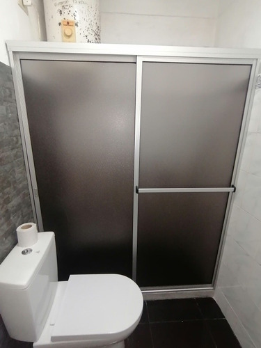 Mamparas De Baño En Acrilico Y Cristal Templado A Medida