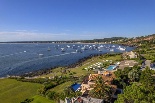 Escpectacular Casa Con Vista Panorámica En El Lomo De Punta Ballena