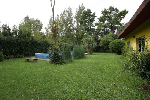 Venta Casa Sobre Tres Lotes Con Pileta