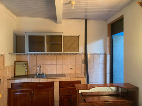 Cabina Pequeña En El Invu De Barranca - Excelente Seguridad.