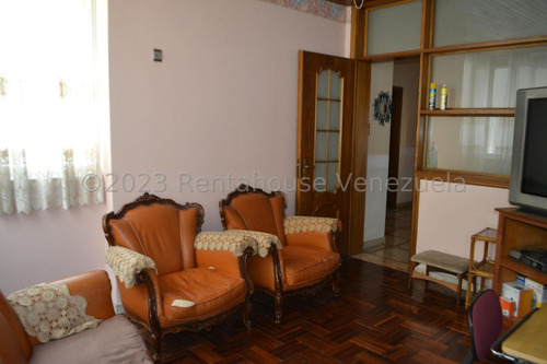 Ms: 24-3305 Vendemos Casa En El Marqués. A=582m2, 5h, 4b, 2p.