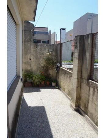 Propiedad Con 3 Departamentos Tipo Casa En Bloque