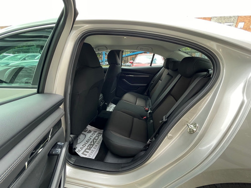 Imagen 22 de 24 de Mazda 3 Sedan Touring At Hibrido 2.0 2023
