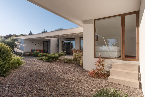 Moderna Casa En Condominio Cantagua Con Vista Al Mar