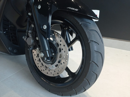 Yamaha Nmax 160 2018 - Honda Pcx 150 (r)