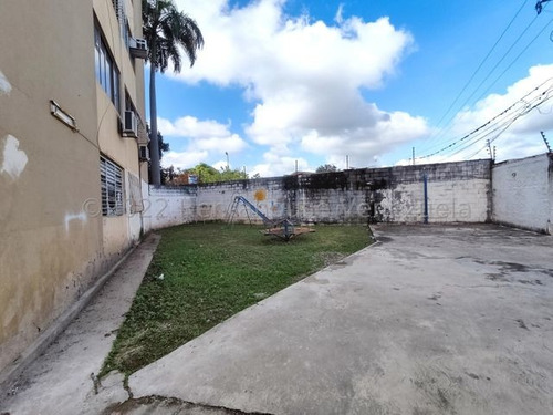 Imagen 27 de 30 de Apartamento En Venta En El Centro De Cabudare Cuenta Con 3 Habitaciones, 2 Modernos Baños, Iluminados Espacios De Sala Y Comedor, Cocina Iluminada Y Área De Lavandería Gabriela C.