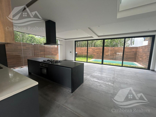 Casa En Venta En Via Cumbres Cancun
