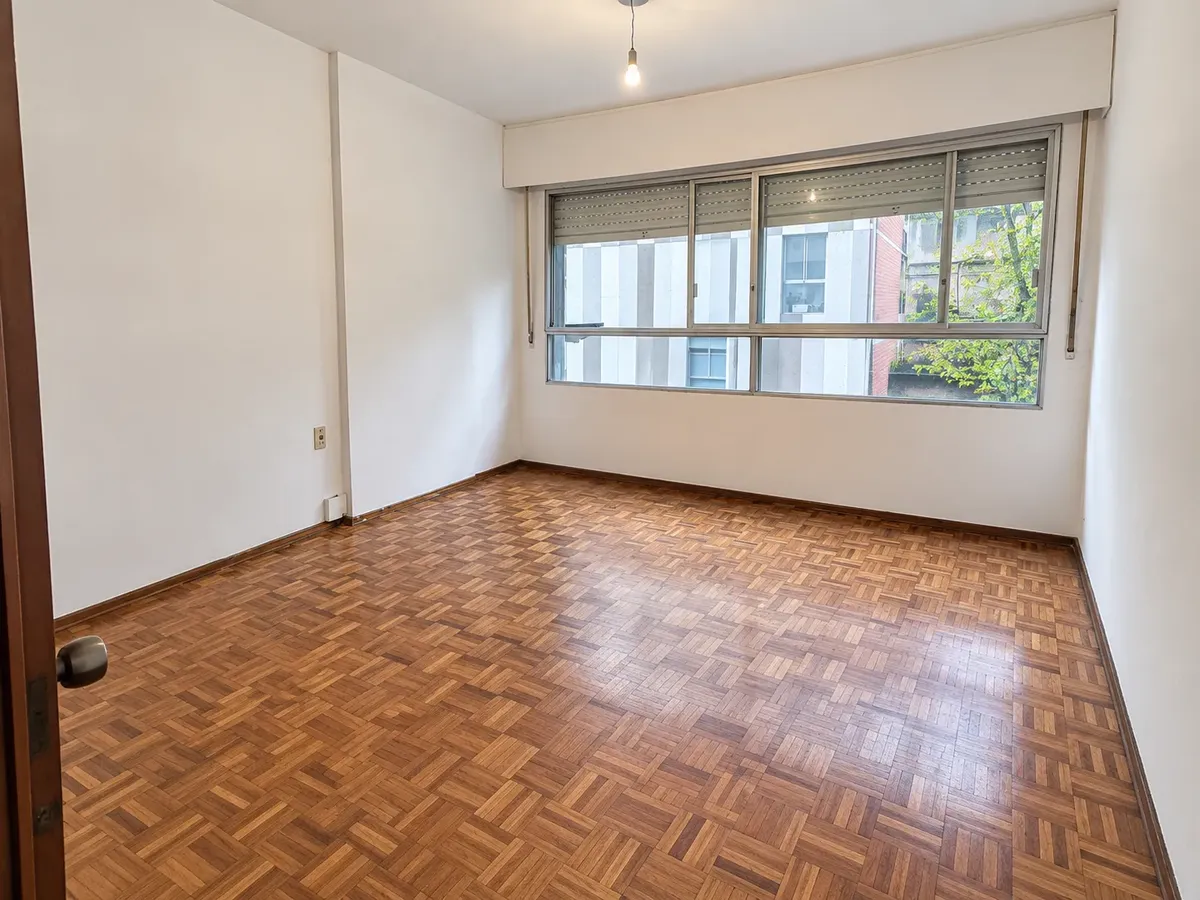 Alquiler Monoambiente Centro Al Frente En 2do Piso Con Bajos G.c, Solo Aseguradoras! · Foto 5