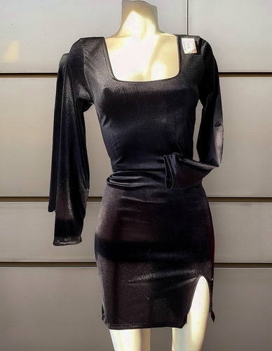 Vestido De Terciopelo Cuello Cuadrado