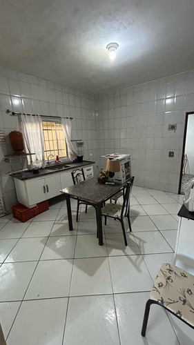 Casa 4 Quartos 2 Banheiros 250m2