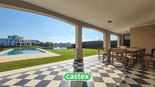 Casa A La Laguna En Barrio Marinas, Puertos, Escobar