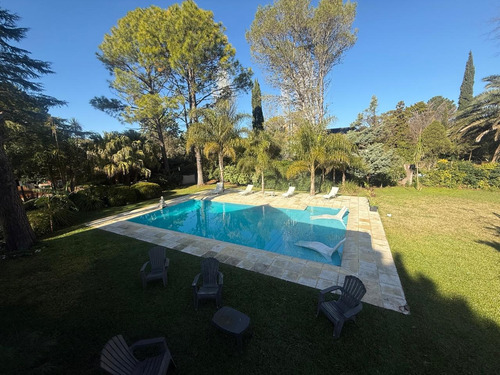Casa En Venta En Saint Thomas Norte, Canning Con Lote Doble