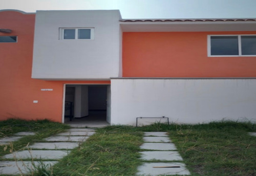 Casa En Venta, Espacio Amplio, De Vista Agradable. Ubicado En Tulipanes, El Country, Barrio Santa María, Zumpango, Estado De México. Aceptamos Creditos  #ab