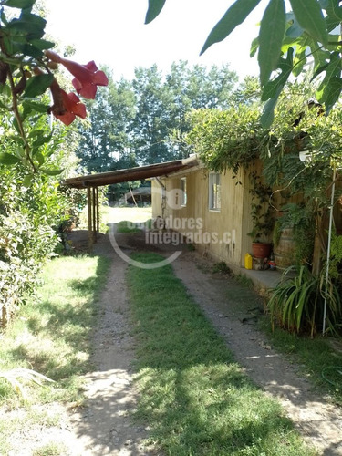 Casa En Venta De 4d En Terreno De 1.038 M2 En Requínoa