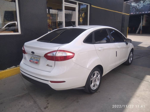 Imagen 3 de 9 de Ford Fiesta Titanium