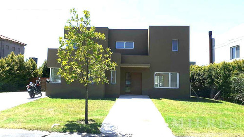Casa En Venta Con Renta Sobre Lote Interno - Barbarita - Bancalari