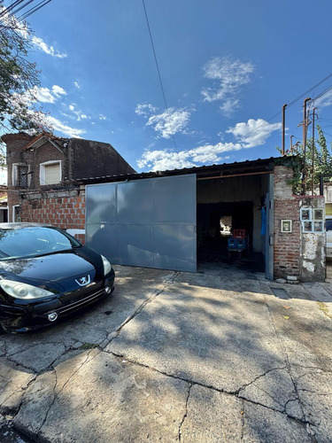 Venta Deposito Con Patio. Loma Hermosa